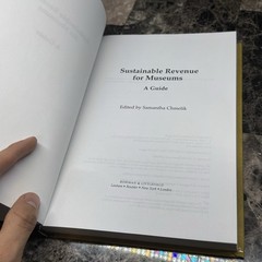 Sustainable Revenue for Museums: A Guide by Samantha Chmelik (English) Hardcover