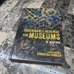 Sustainable Revenue for Museums: A Guide by Samantha Chmelik (English) Hardcover