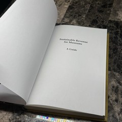 Sustainable Revenue for Museums: A Guide by Samantha Chmelik (English) Hardcover