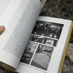 Sustainable Revenue for Museums: A Guide by Samantha Chmelik (English) Hardcover