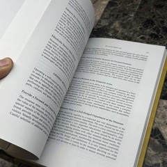 Sustainable Revenue for Museums: A Guide by Samantha Chmelik (English) Hardcover