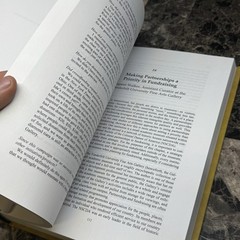 Sustainable Revenue for Museums: A Guide by Samantha Chmelik (English) Hardcover