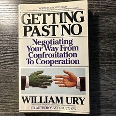 Getting Past No : Negotiating in Difficult Situations by William Ury (1993,…
