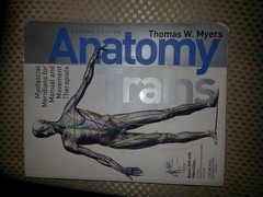 ANATOMY TRAINS: MYOFASCIAL MERIDIANS FOR MANUAL AND MOVEMENT THE… Thomas W. My