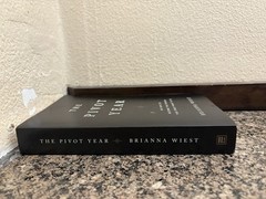 Pivot Year by Brianna Wiest (2023, Trade Paperback) GOOD NO WRITING