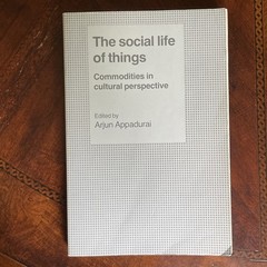 Social Life of Things : Commodities in Cultural Perspective by Arjun. Appadurai